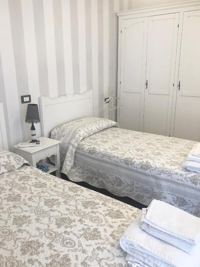 La Rosa Bianca Bed & Breakfast รอซซาโน ภายนอก รูปภาพ