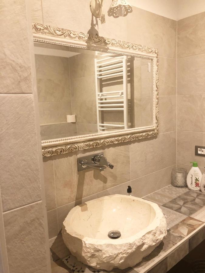 La Rosa Bianca Bed & Breakfast รอซซาโน ภายนอก รูปภาพ