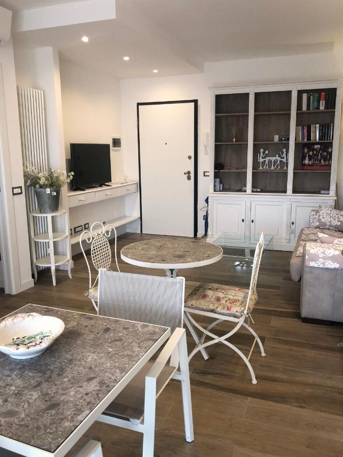 La Rosa Bianca Bed & Breakfast รอซซาโน ภายนอก รูปภาพ
