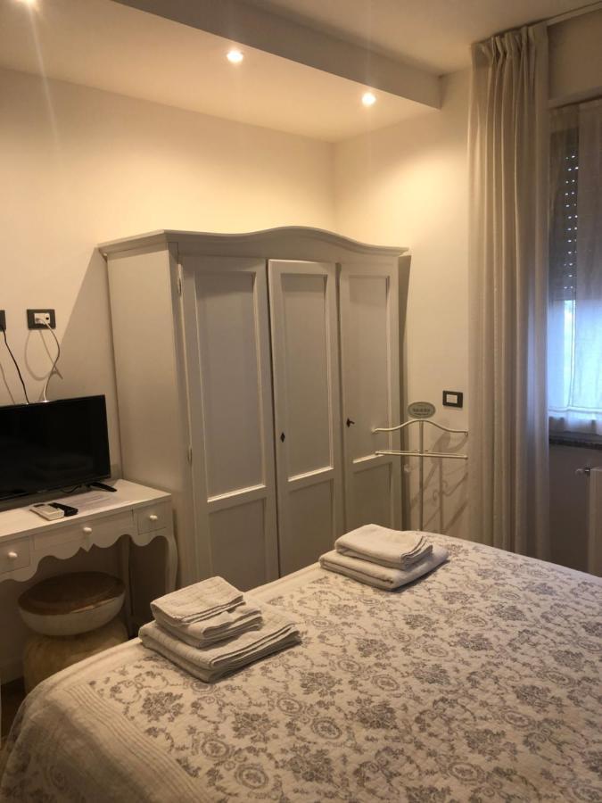 La Rosa Bianca Bed & Breakfast รอซซาโน ภายนอก รูปภาพ